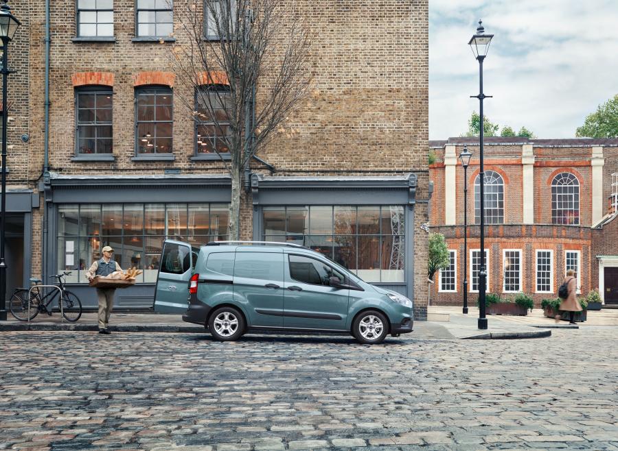  Ford Transit Courier 2018 года  (WW) (фото 4 из 13)
